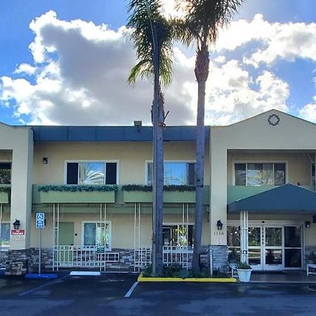 Quality Inn & Suites Anaheim At The Park Экстерьер фото
