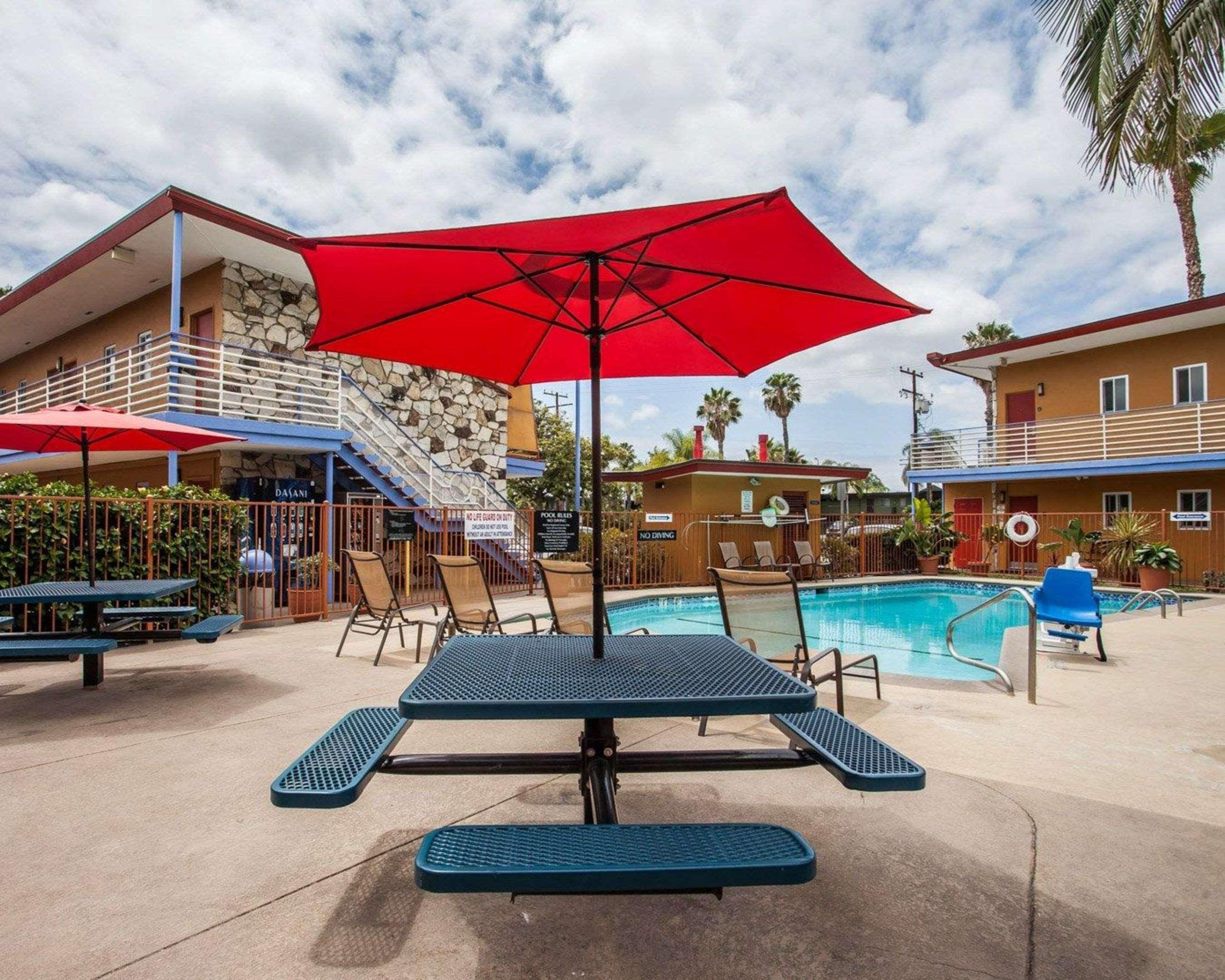 Quality Inn & Suites Anaheim At The Park Экстерьер фото