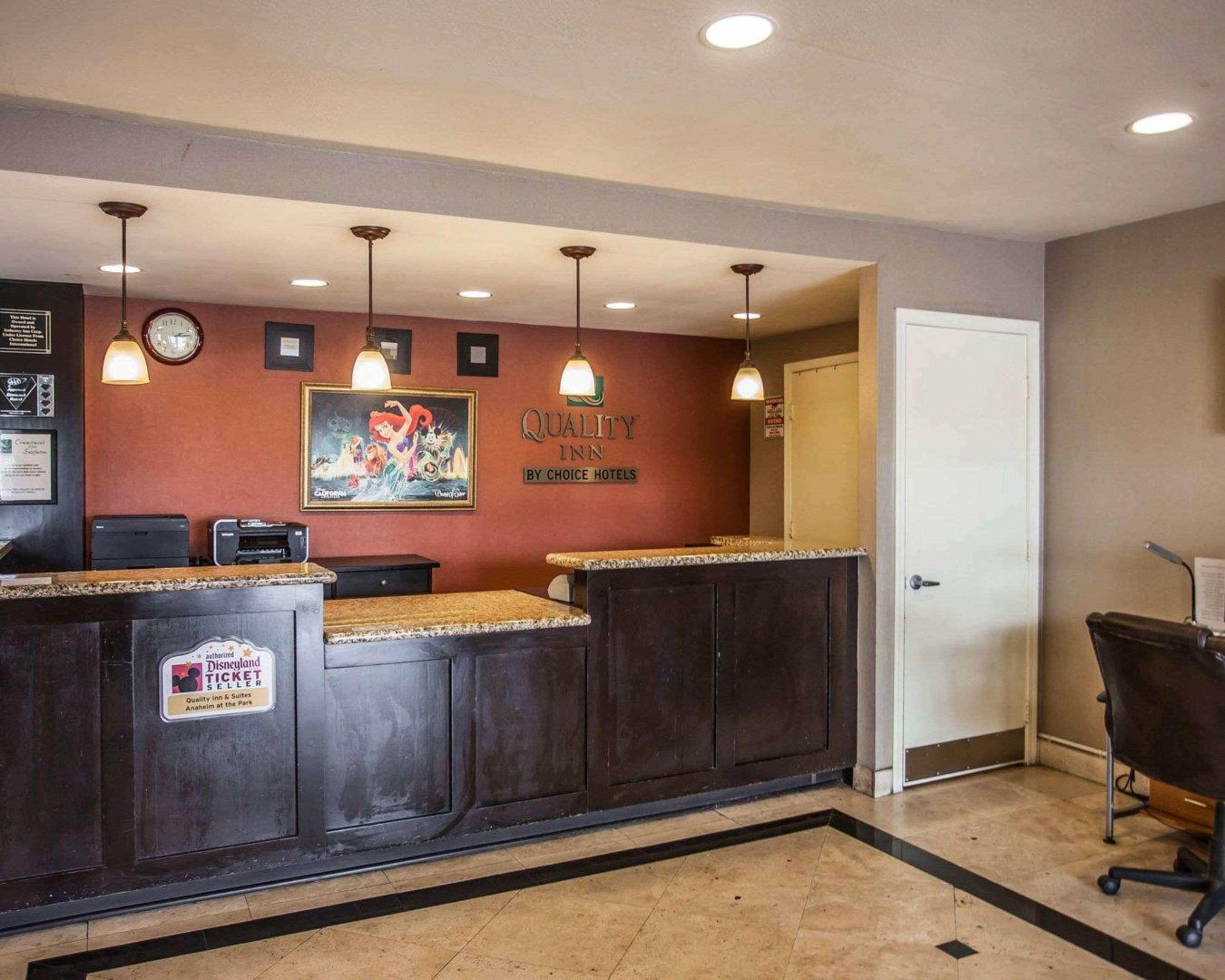 Quality Inn & Suites Anaheim At The Park Экстерьер фото