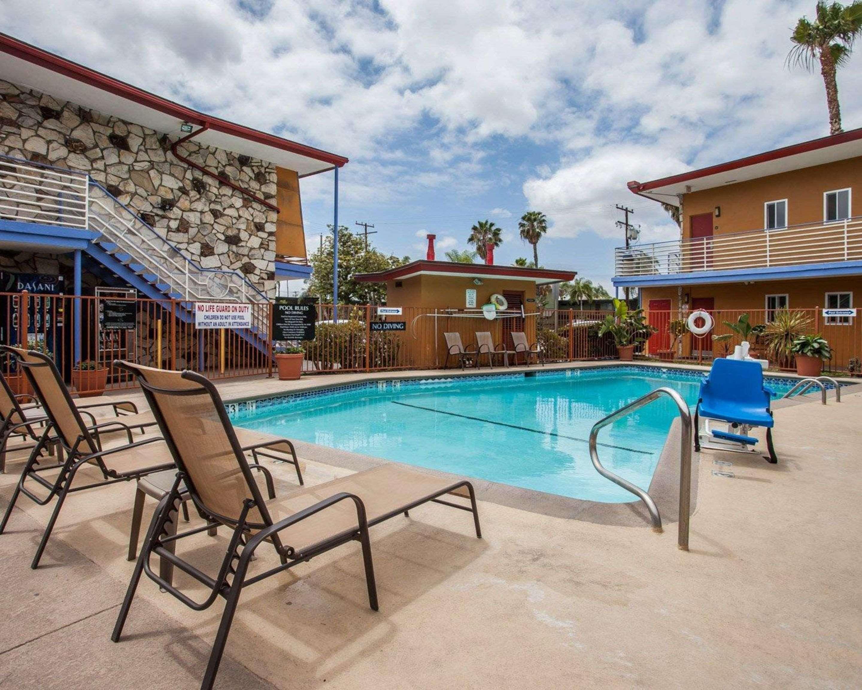 Quality Inn & Suites Anaheim At The Park Экстерьер фото