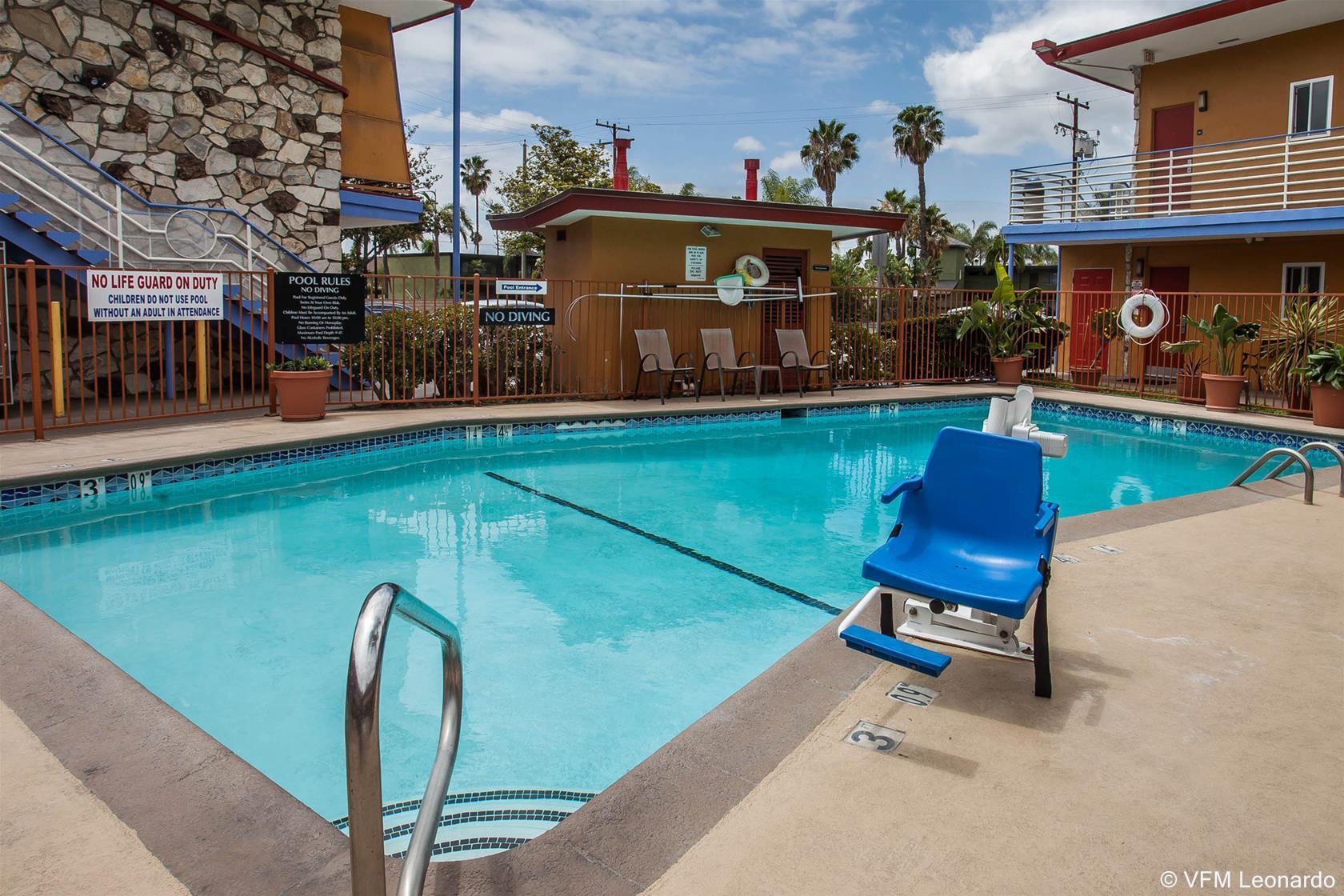 Quality Inn & Suites Anaheim At The Park Экстерьер фото