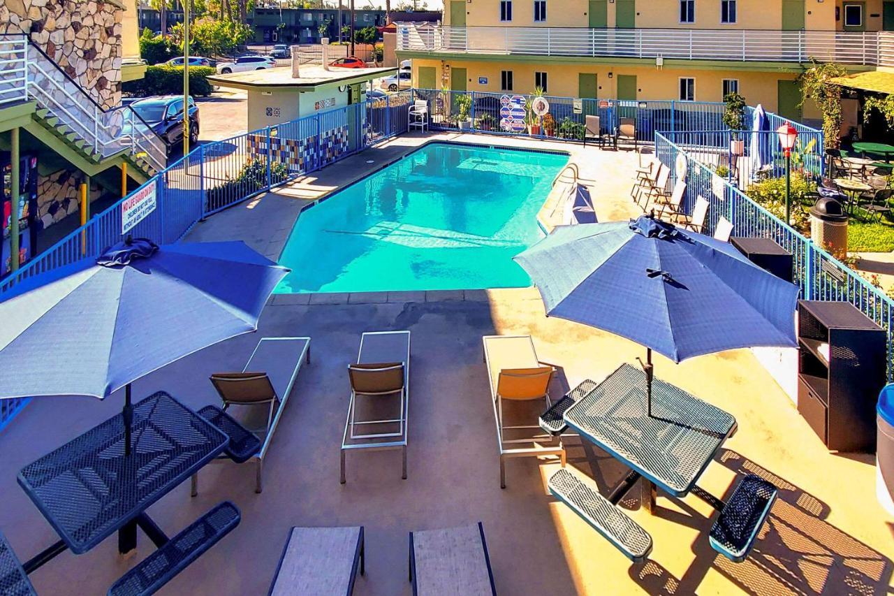 Quality Inn & Suites Anaheim At The Park Экстерьер фото
