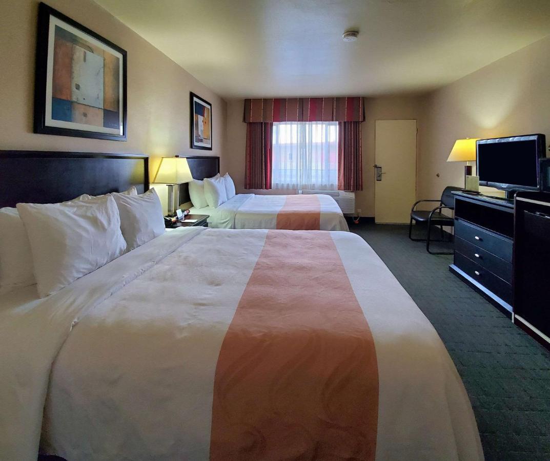 Quality Inn & Suites Anaheim At The Park Экстерьер фото