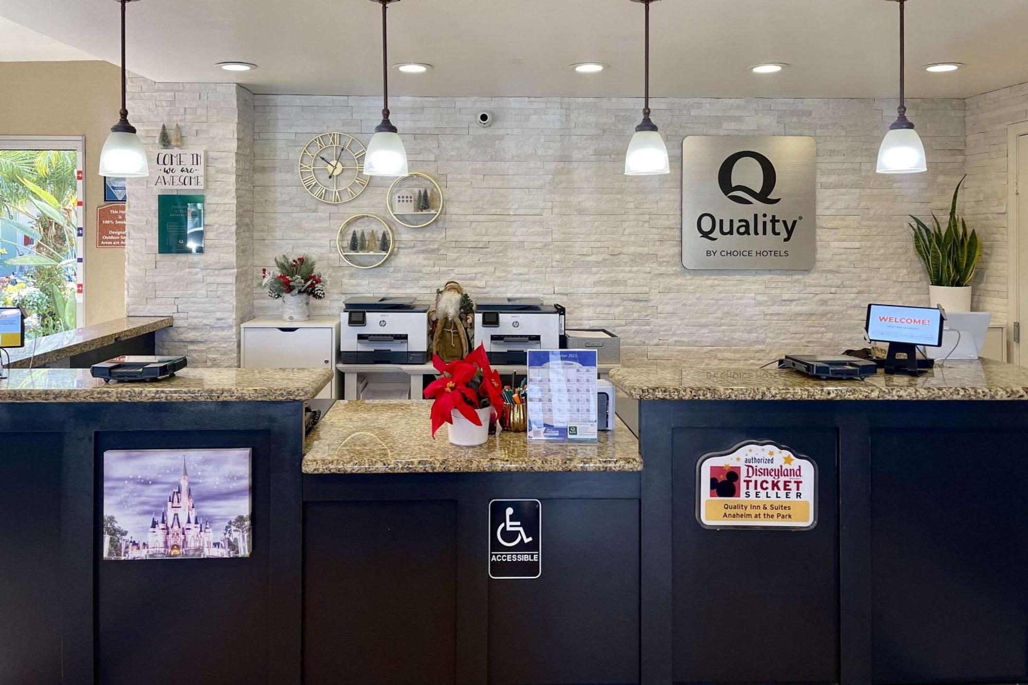 Quality Inn & Suites Anaheim At The Park Экстерьер фото