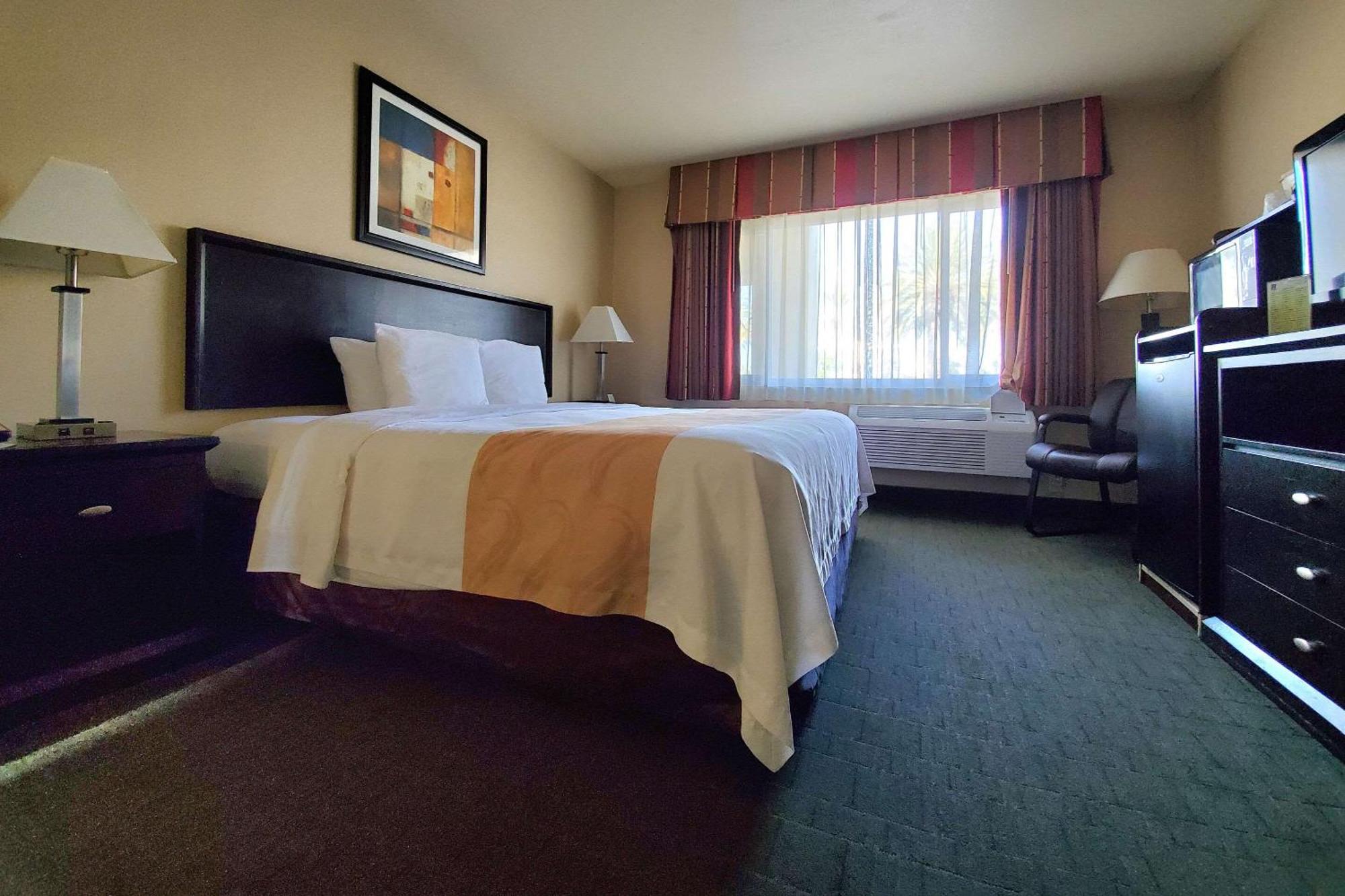 Quality Inn & Suites Anaheim At The Park Экстерьер фото