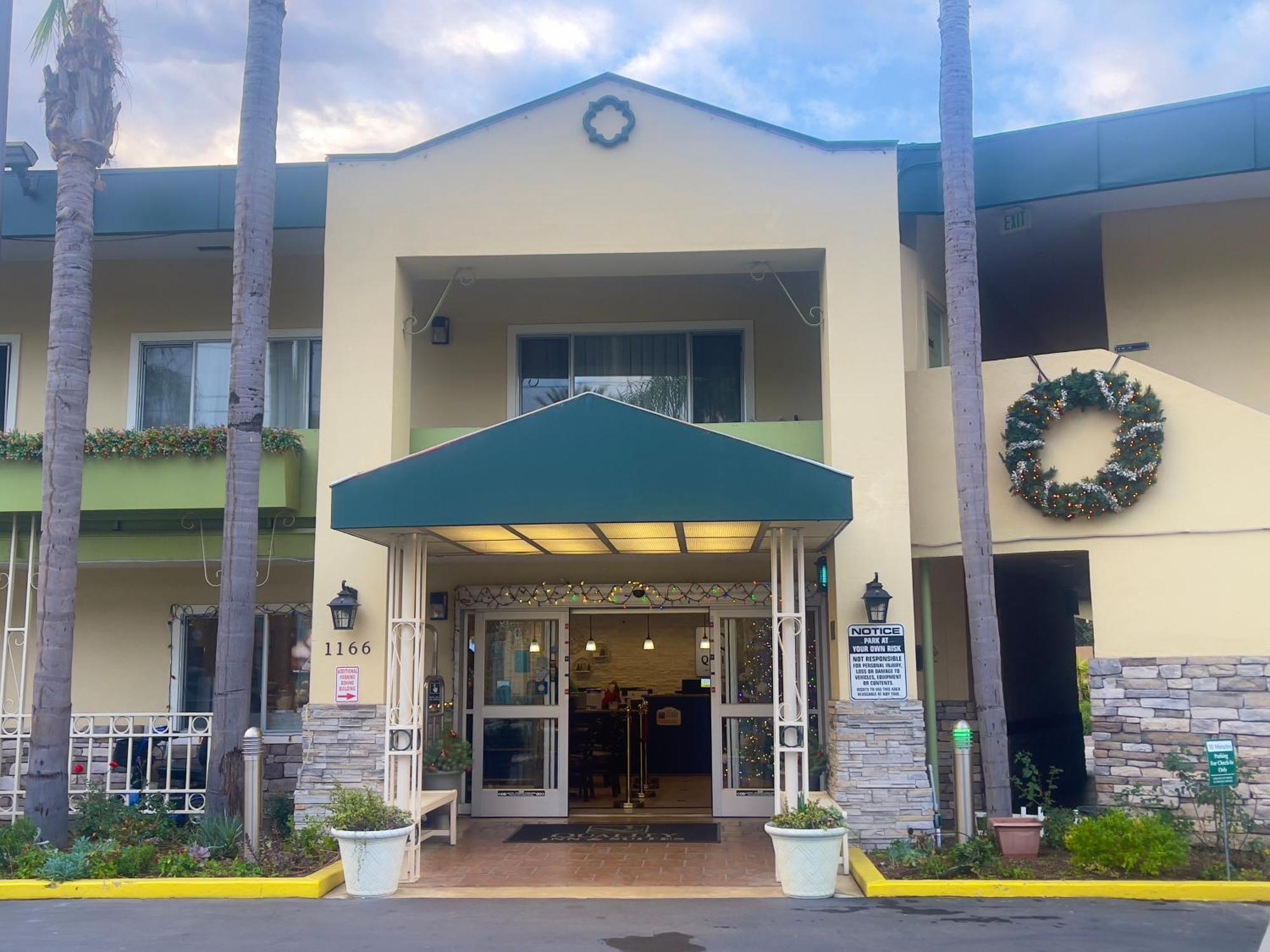 Quality Inn & Suites Anaheim At The Park Экстерьер фото